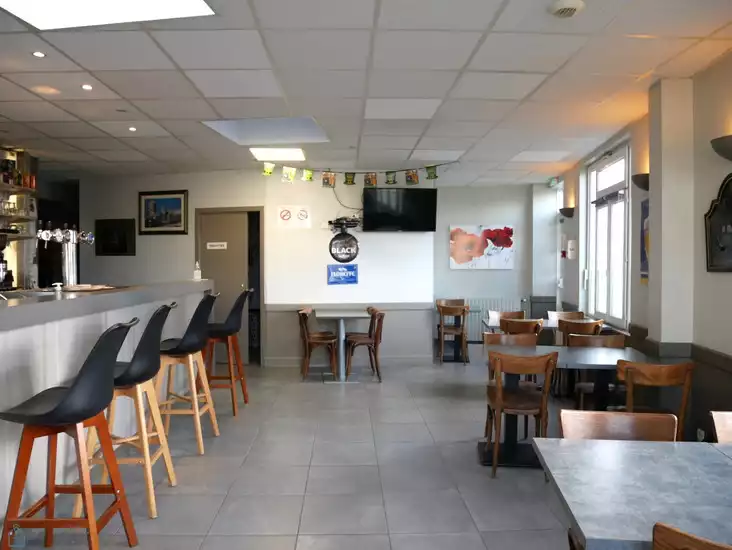 Vente Local commercial  410m² 118 000€ 17330 Loulay Charente Maritime