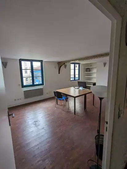 Location Local commercial  24m² 325€ 33000 Bordeaux Gironde